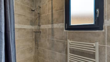 Shower, free toiletries, hair dryer, towels