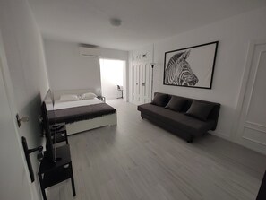 3 bedrooms, iron/ironing board, internet, bed sheets - Beachfront Winter Rentals - Perfect for Canadian Snowbirds in Spain (Torremolinos)