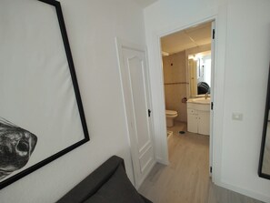 Shower, hair dryer, towels, soap - Beachfront Winter Rentals - Perfect for Canadian Snowbirds in Spain (Torremolinos)