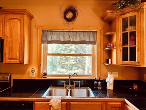 Microwave, oven, stovetop, dishwasher - Your Perfect Summer Retreat Awaits! (Cimarron)