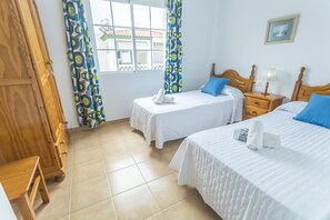 2 chambres, fer et planche à repasser, Wi-Fi gratuit, draps fournis