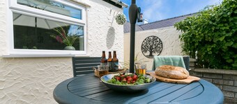 Bwthyn Ty Croes - sleeps 4 guests in 2 bedrooms
