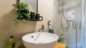 Hair dryer - Bwthyn Ty Croes - sleeps 4 guests  in 2 bedrooms (Cemaes Bay)