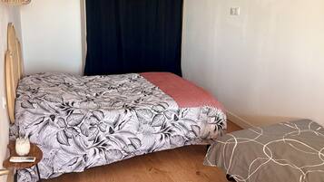 2 bedrooms, desk, iron/ironing board, free WiFi