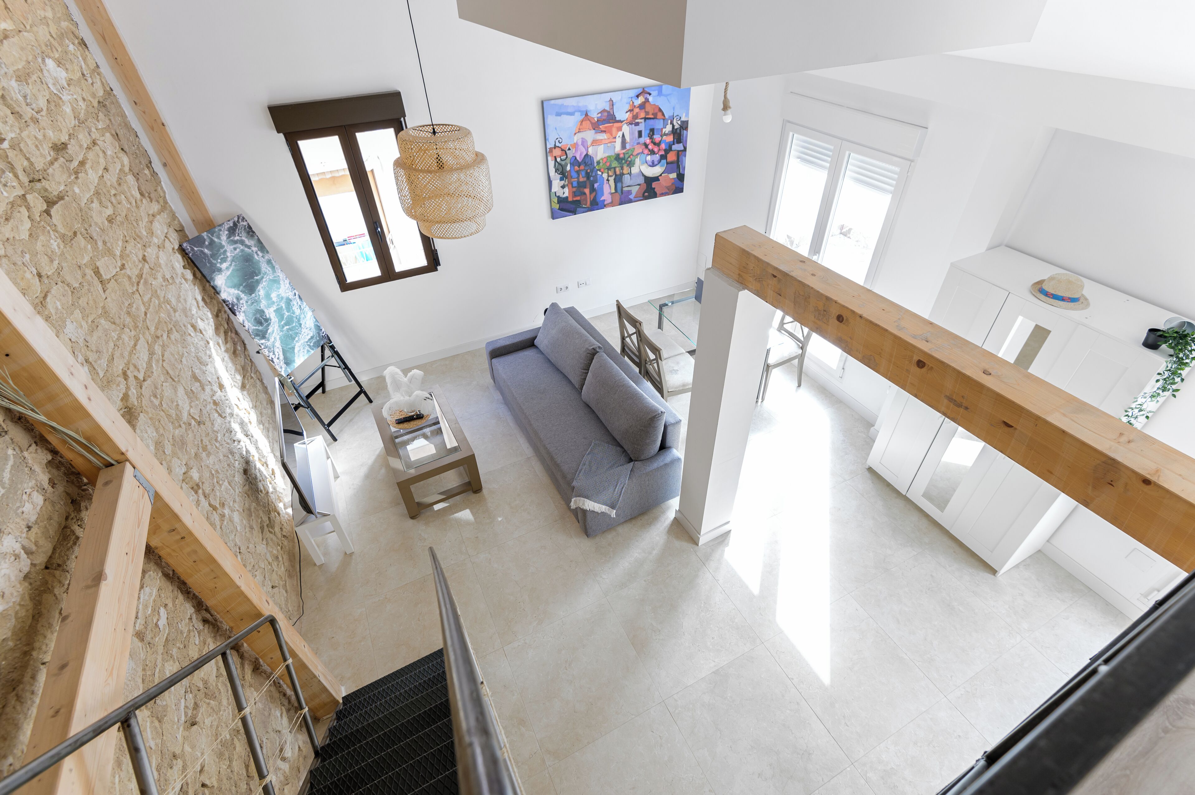 Penthouse | Escritorio, espacio para trabajar con laptop y cortinas blackout 