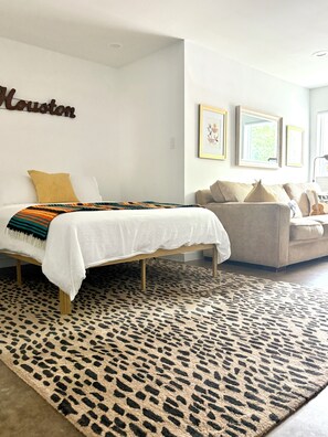 1 Schlafzimmer, Schreibtisch, Bügeleisen/Bügelbrett, Reisekinderbett