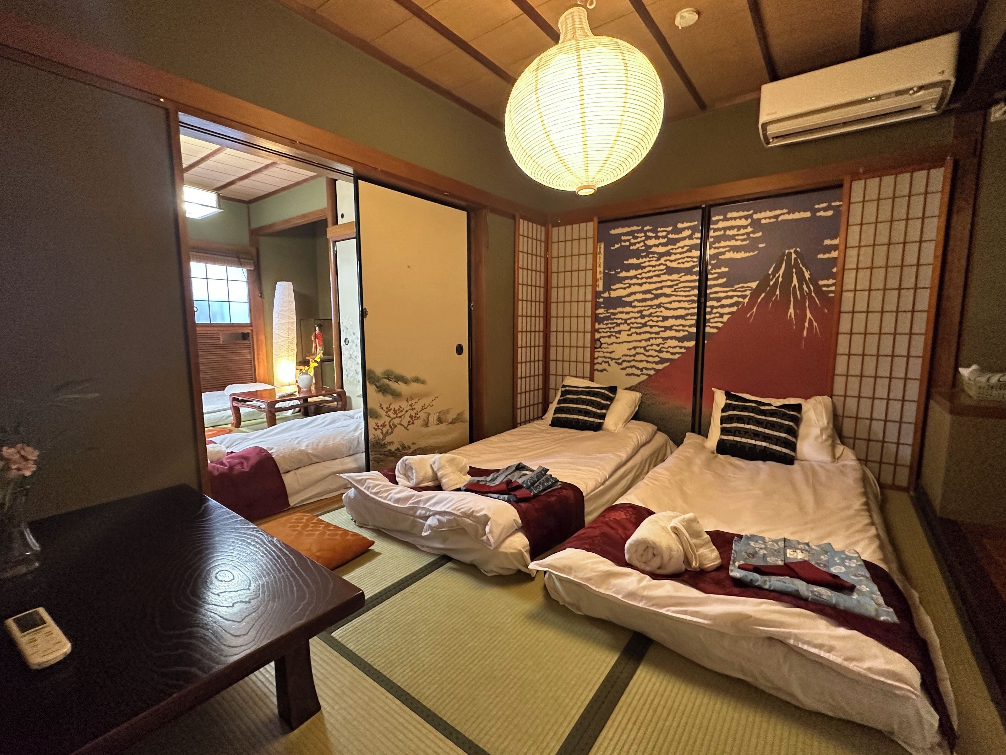 3 chambres, fer et planche à repasser, Wi-Fi gratuit, draps fournis