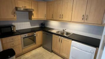 Micro-ondas, fogão, cooktop, lava-louças