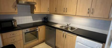 Micro-ondes, four, plaque de cuisson, lave-vaisselle