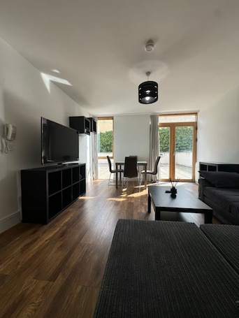 TV. Apartment in Limerick City Centre. Family friendly, close to all attractions