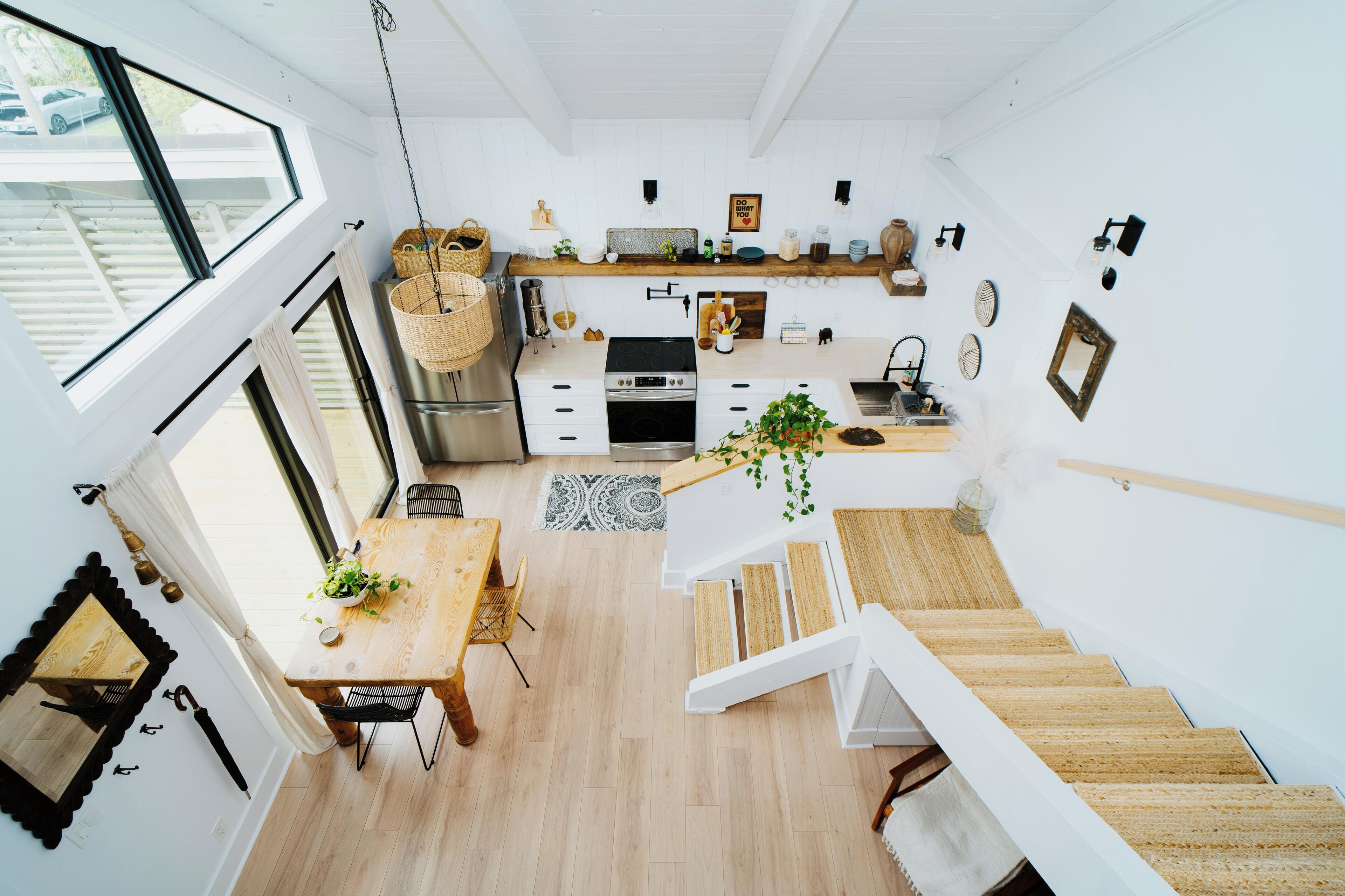 المنشأة من الداخل