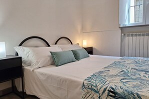 1 bedroom, in-room safe, iron/ironing board, free WiFi