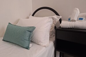 1 chambre, coffres-forts dans les chambres, fer et planche à repasser