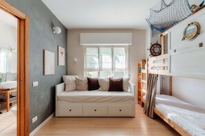 2 Schlafzimmer, Schreibtisch, Bügeleisen/Bügelbrett, kostenloses WLAN