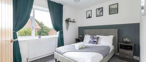 5 makuuhuonetta, silitysrauta/-lauta, internet, vuodevaatteet