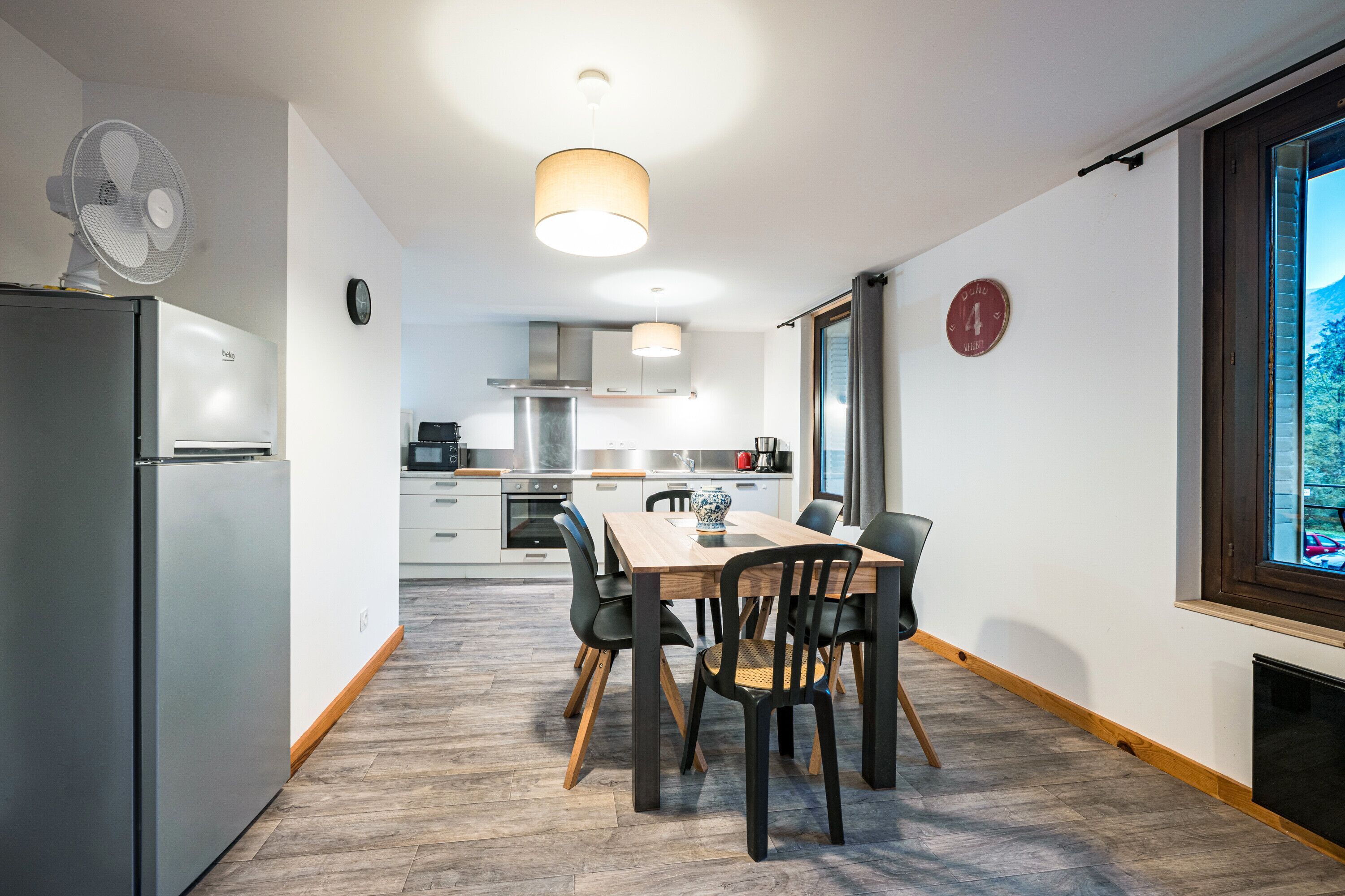 雪櫃、微波爐、焗爐、爐具