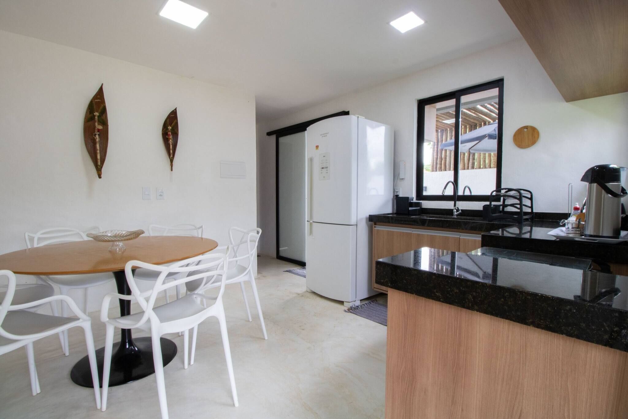 Frigorifero, forno, piano cottura, tostapane