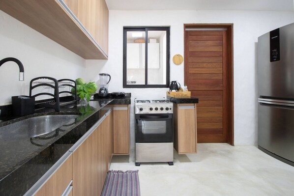 Frigorífic, microones, forn i placa de cuina 