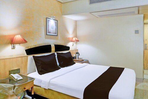 Super Townhouse Oak JM Road