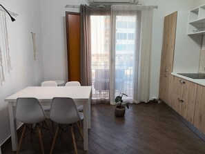 Dining - Apartment 'Pirtusu Del Porto 2, Palermo' with Balcony, Wi-Fi and Air Conditioning (Palermo)