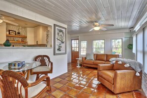 ハウス ベッド (複数台) (Coquina Hideaway) | リビング エリア