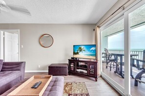 Condo, várias camas (Ram Sea I 405) | Área de estar
