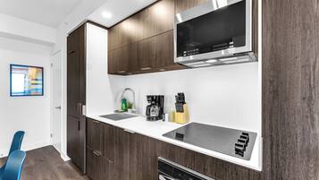 Micro-ondes, four, plaque de cuisson, lave-vaisselle