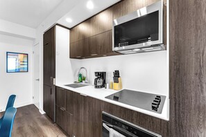 Micro-ondes, four, plaque de cuisson, lave-vaisselle