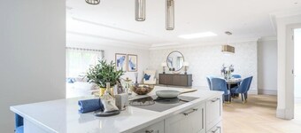 3 Bdr Penthouse| Terrace & Parking By Tempstay