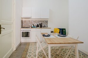 Refrigerador, horno, parrilla de estufa y tostadora 