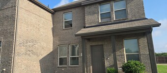 Clean and Peaceful Enjoyable house with AC in charming Crowley, DFW Tx