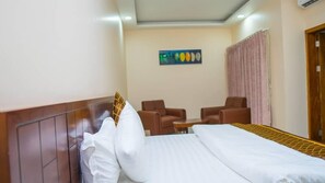 Comfort Double Room, Balcony, City View | In-room safe, desk, iron/ironing board, free WiFi - Hotel Atlantic (Kinshasa)