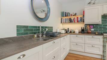 Cookware/dishes/utensils