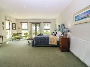 2 عدّة غرف نوم وبديكورات فريدة لكل غرفة وطراز فريد لكل وحدة