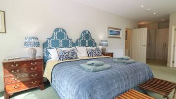 2 bedrooms, individually decorated, individually furnished, free WiFi