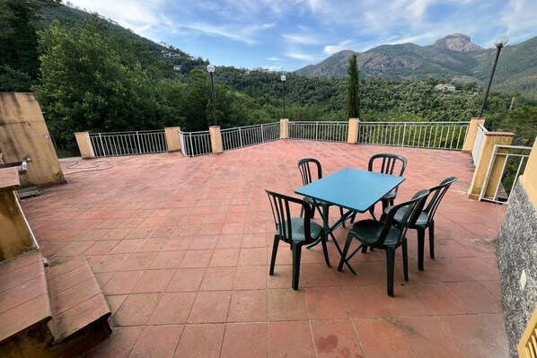 屋外ダイニングエリア