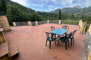 Outdoor dining - Just a few minutes from Sestri Levante (LAVINIA APARTMENT 1) (Casarza Ligure)