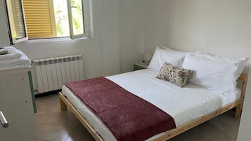 2 chambres, coffres-forts dans les chambres, fer et planche Ă  repasser