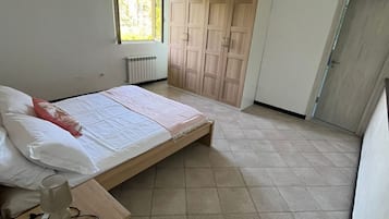 2 slaapkamers, een kluis op de kamer, een strijkplank/strijkijzer