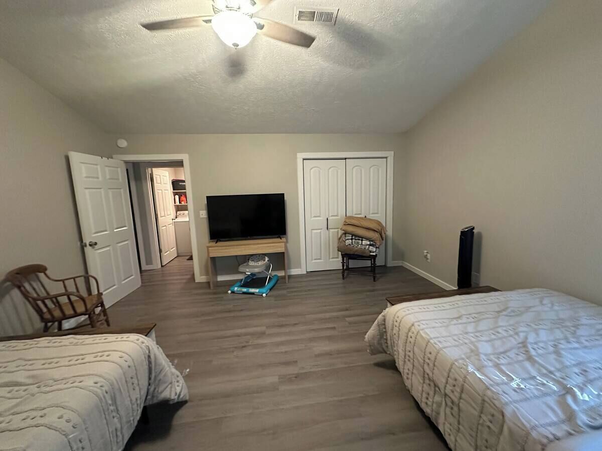 2 habitaciones, tabla de planchar con plancha y wifi gratis 