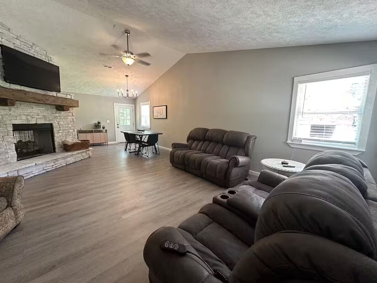 智能电视、壁炉、立体声音响