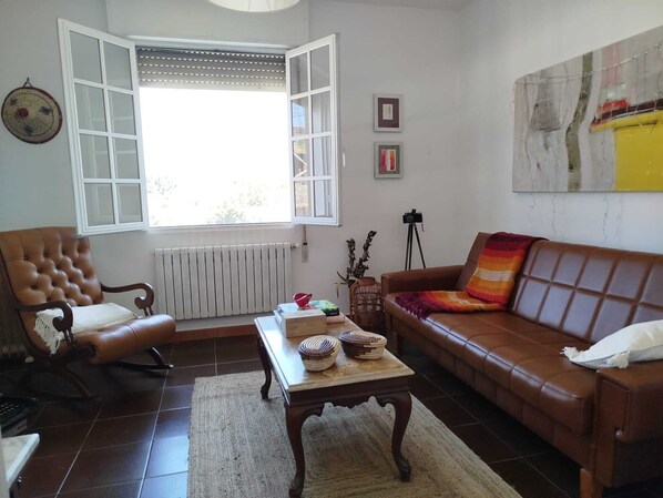 Books - Casa Bandulu, cozy and comfortable house in a rural setting (Caldelas)