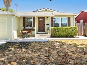 Exterior - Modern 3BR in Silicon Valley - BBQ & Netflix (Santa Clara)