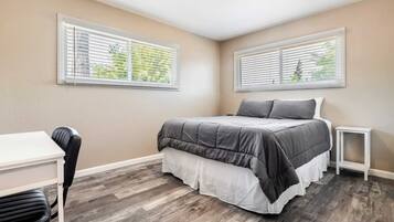 3 bedrooms, desk, iron/ironing board, WiFi