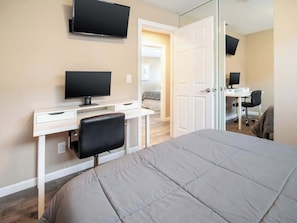 3 habitaciones, escritorio, tabla de planchar con plancha y wifi