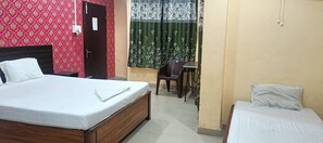 Bureau, espace de travail pour ordinateur portable, Wi-Fi gratuit