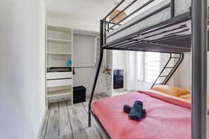 2 quartos, ferros/tábuas de passar roupa, Wi-Fi de cortesia
