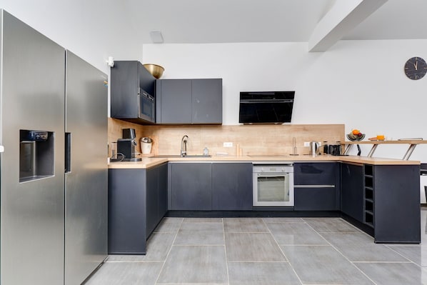 Fridge, microwave, oven, dishwasher
