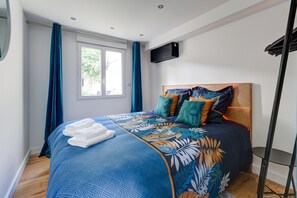 5 bedrooms, iron/ironing board, free WiFi, bed sheets