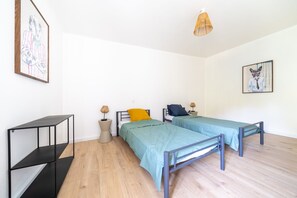 2 bedrooms, iron/ironing board, free WiFi, bed sheets
